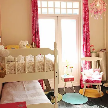 Holiday Sunhouse *