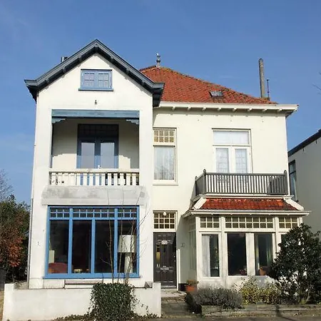 Holiday Sunhouse *